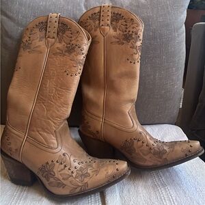 Shyanne Tan Floral Embroidered Cowboy Boots